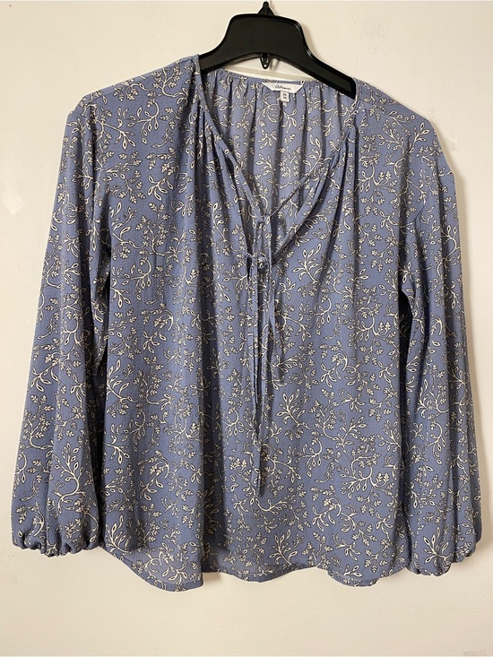 Reitmans Tops - Tie-Neck Floral Blouse in Dusty Blue Long sleeve